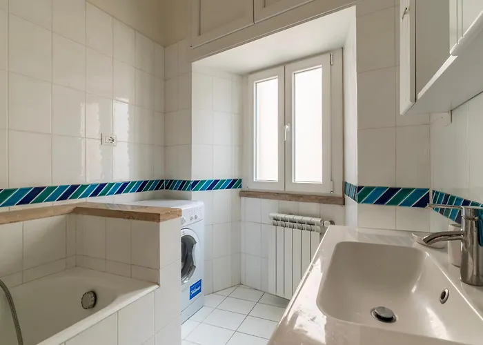 Guesthost - Pantheon Charming Apartment