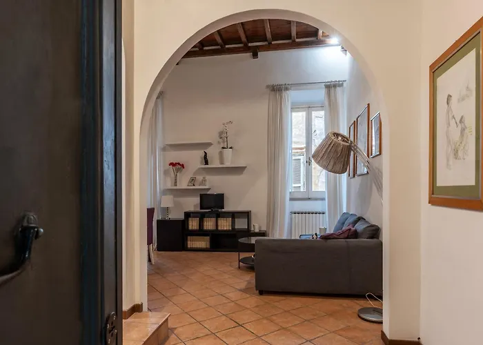 Guesthost - Pantheon Charming Apartment